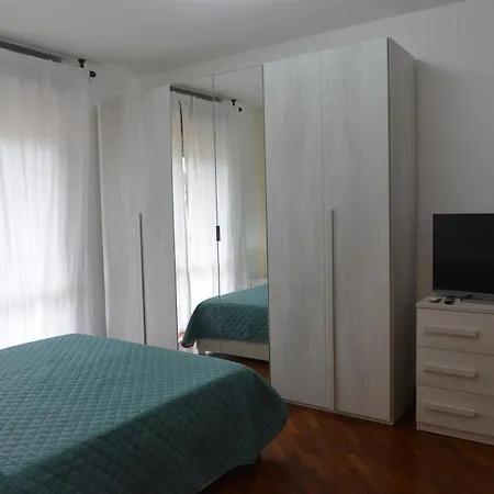 Luciana - 3 Min Train To Fco Airport & Fiera Apartamento