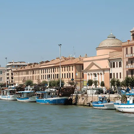 Luciana - 3 Min Train To Fco Airport & Fiera Apartamento